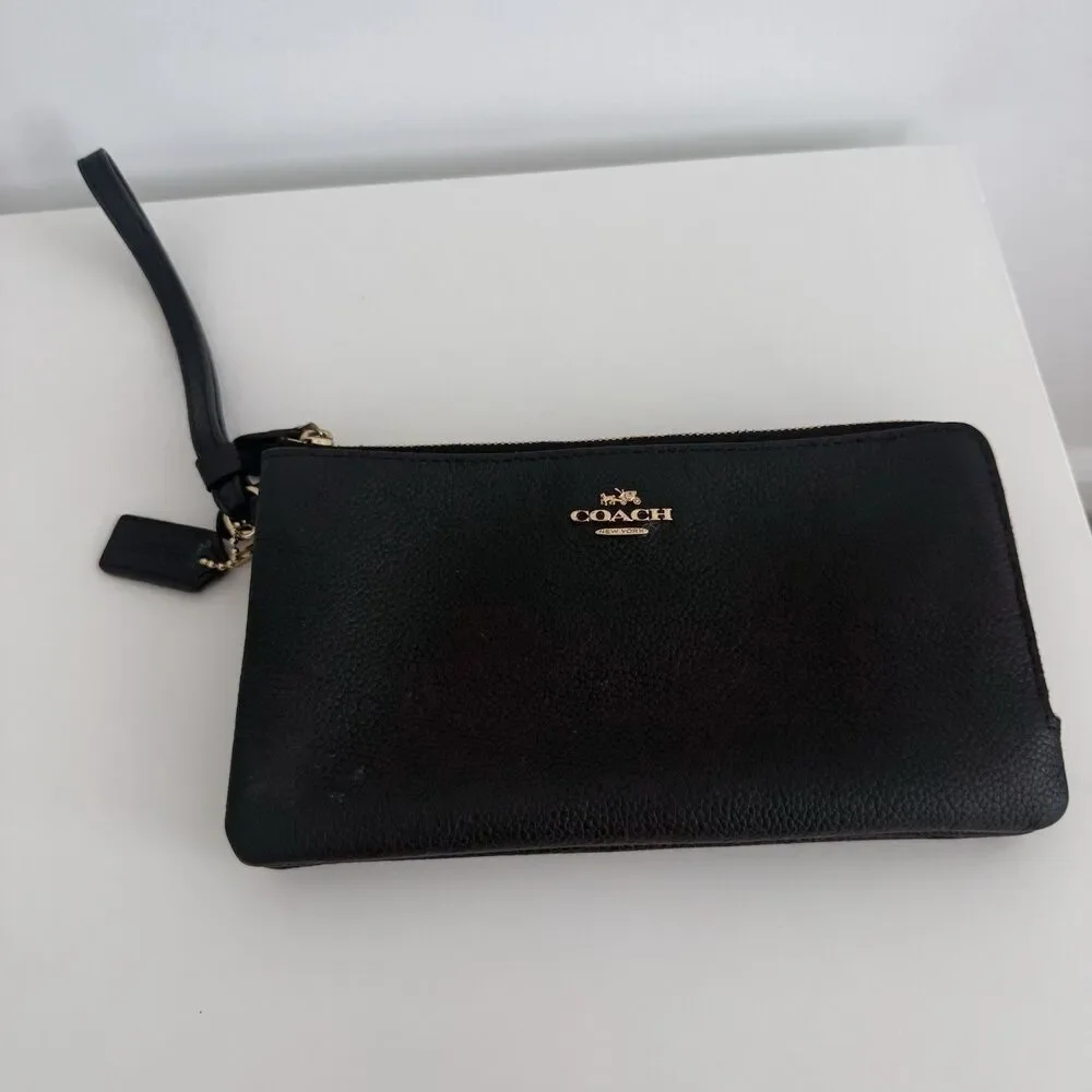 COACH Black Pebble Leather Corner Zip Wristlet Gold Classic Old Money Minimalist